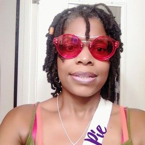 Meet your Posher, Felicia